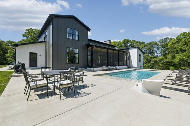 653 Hicks Edgen Rd, Pleasant View, TN 37146