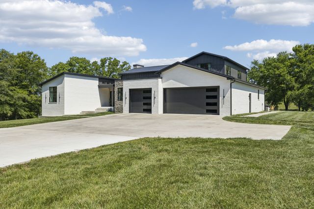 653 Hicks Edgen Rd, Pleasant View, TN 37146