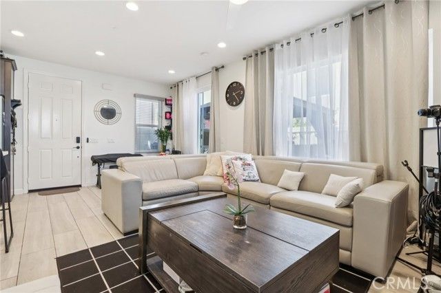 3827 Grant St 49, Corona, CA 92879