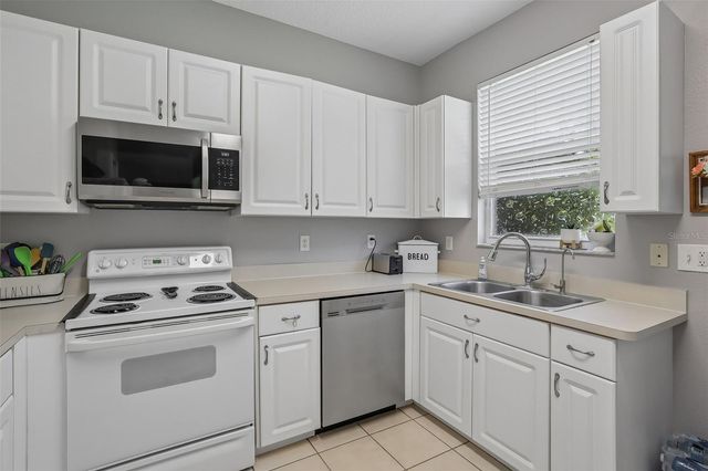 34842 TEEVIEW LANE, Zephyrhills, FL 33541