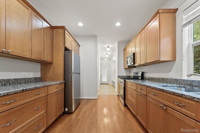 937 RUFFNER Avenue, Birmingham, MI 48009