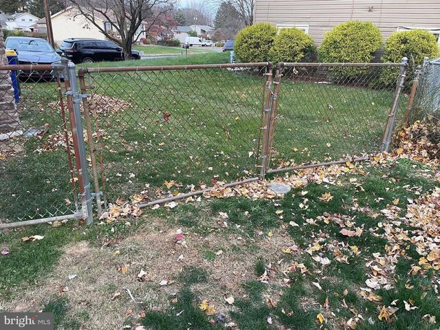 270 CANARY CIR, York, PA 17404