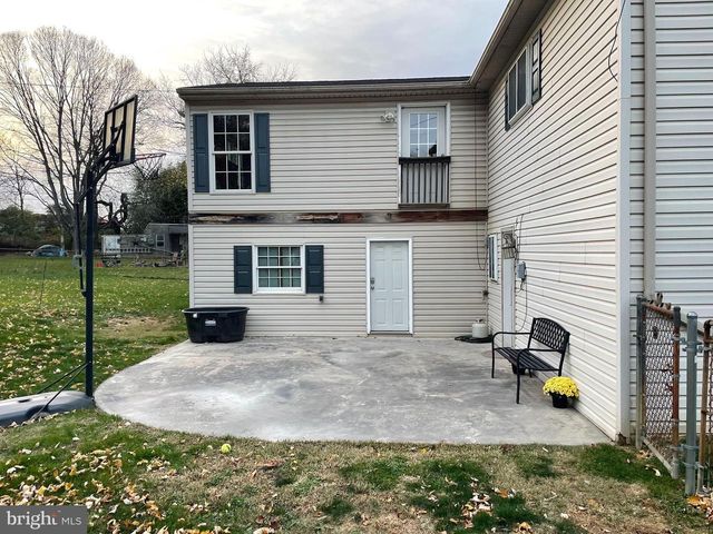 270 CANARY CIR, York, PA 17404