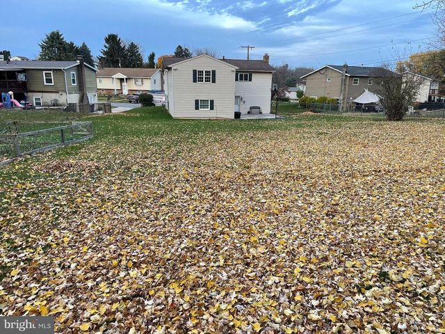 270 CANARY CIR, York, PA 17404