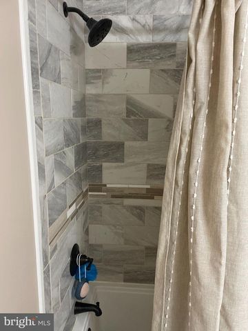 270 CANARY CIR, York, PA 17404