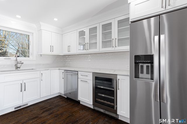 42 Poe Court, Fairfield, CT 06825