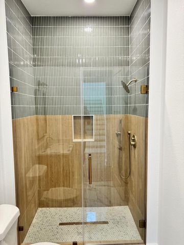 13007 Jolly Roger Drive, Freeport, TX 77541