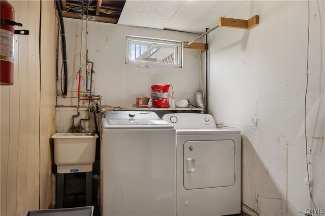 17 Lowell Road, Clay, NY 13090