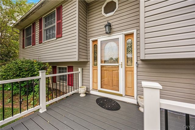 17 Lowell Road, Clay, NY 13090