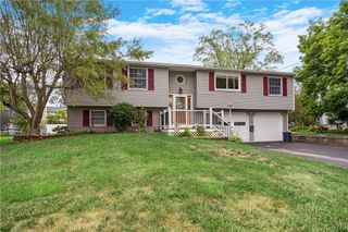 17 Lowell Road, Clay, NY 13090