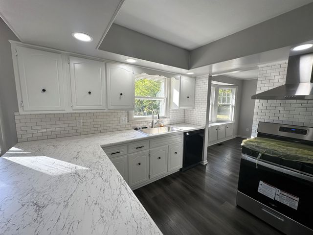 1436 S Hadley Road, Fort Wayne, IN 46804