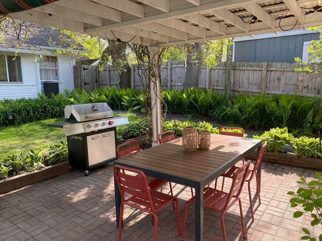 406 410-412 North Shore Drive, South Haven, MI 49090