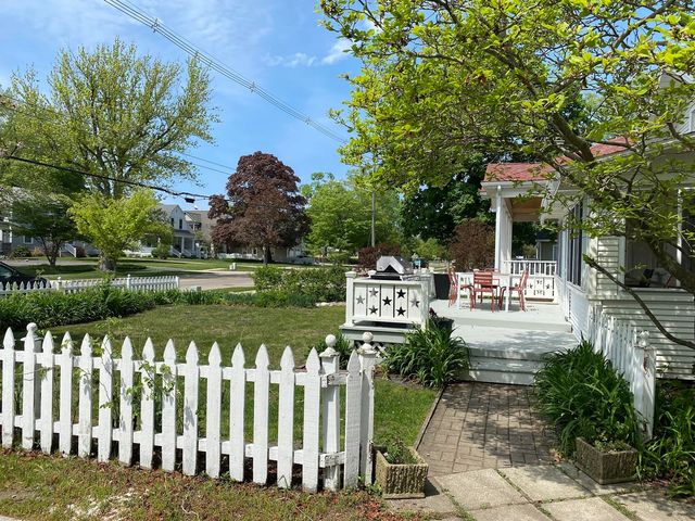 406 410-412 North Shore Drive, South Haven, MI 49090