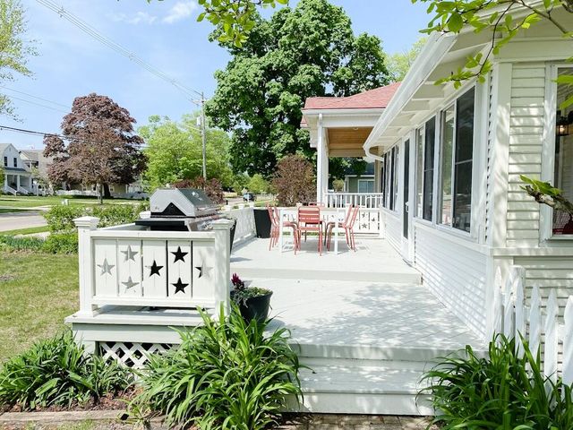 406 410-412 North Shore Drive, South Haven, MI 49090