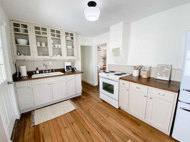 406 410-412 North Shore Drive, South Haven, MI 49090