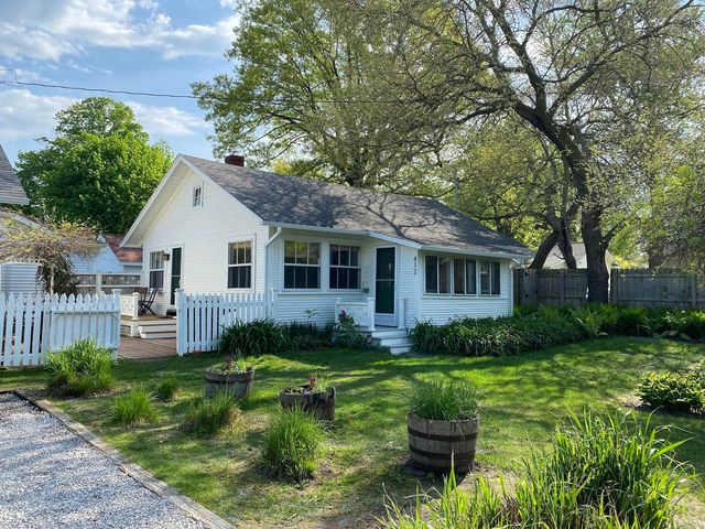 406 410-412 North Shore Drive, South Haven, MI 49090