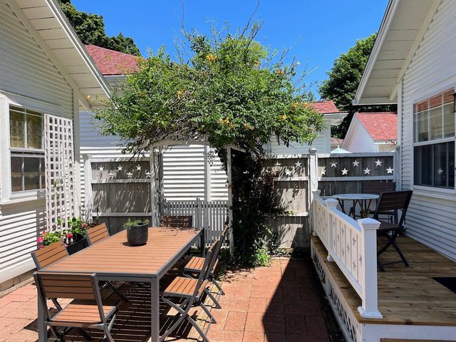 406 410-412 North Shore Drive, South Haven, MI 49090