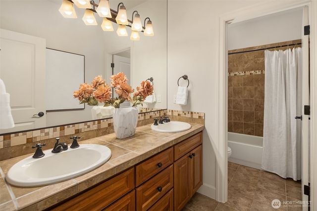 3489 NE Harrison Street, Issaquah, WA 98029