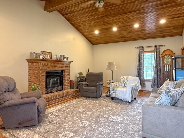 7742 N 825 E, Hope, IN 47246