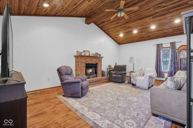 7742 N 825 E, Hope, IN 47246