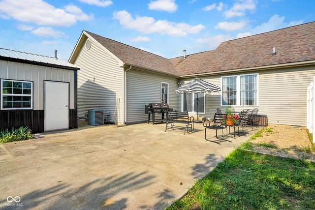 7742 N 825 E, Hope, IN 47246