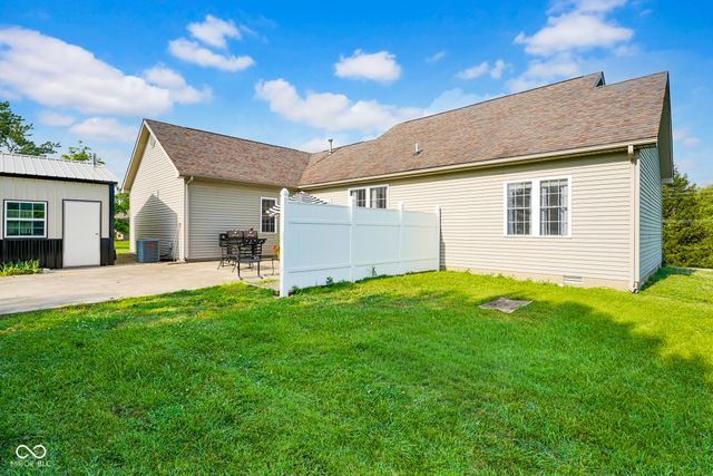 7742 N 825 E, Hope, IN 47246