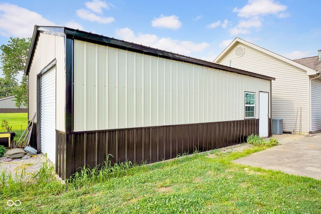 7742 N 825 E, Hope, IN 47246