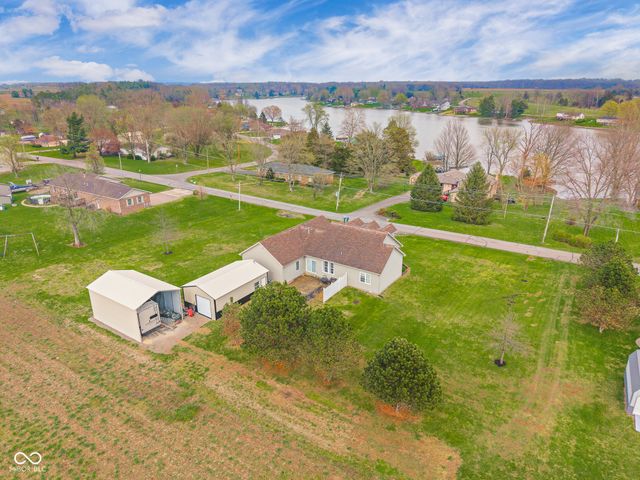 7742 N 825 E, Hope, IN 47246