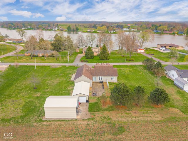 7742 N 825 E, Hope, IN 47246