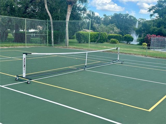 374 OAK HILL DRIVE 37, Sarasota, FL 34232