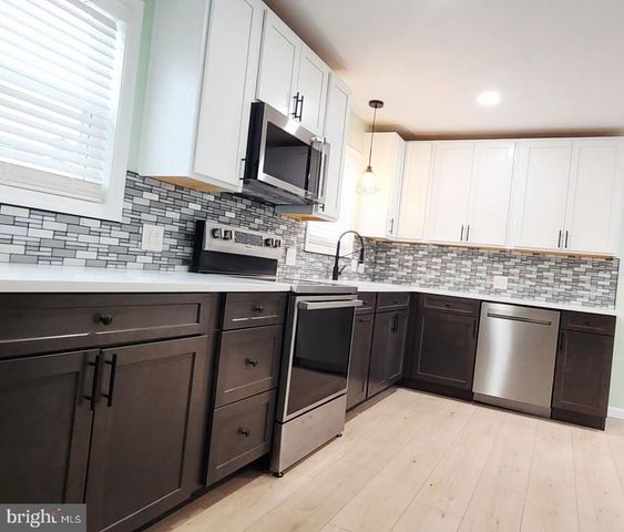 409 E CHESTNUT ST, Cleona, PA 17042