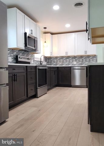 409 E CHESTNUT ST, Cleona, PA 17042