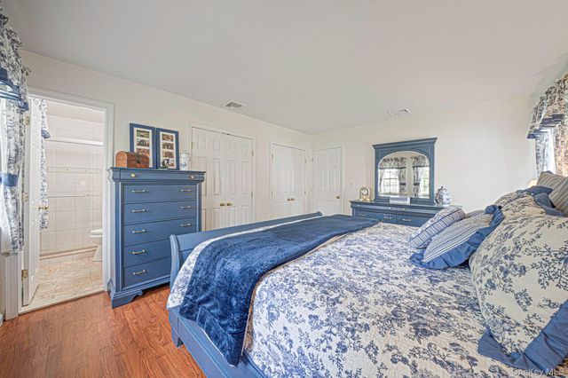6 Hayden Court, Coram, NY 11727