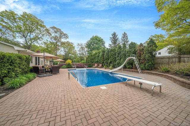6 Hayden Court, Coram, NY 11727