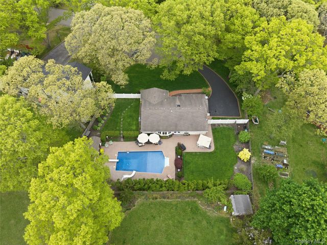 6 Hayden Court, Coram, NY 11727