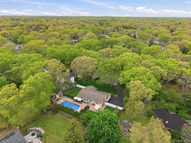6 Hayden Court, Coram, NY 11727