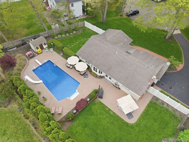 6 Hayden Court, Coram, NY 11727