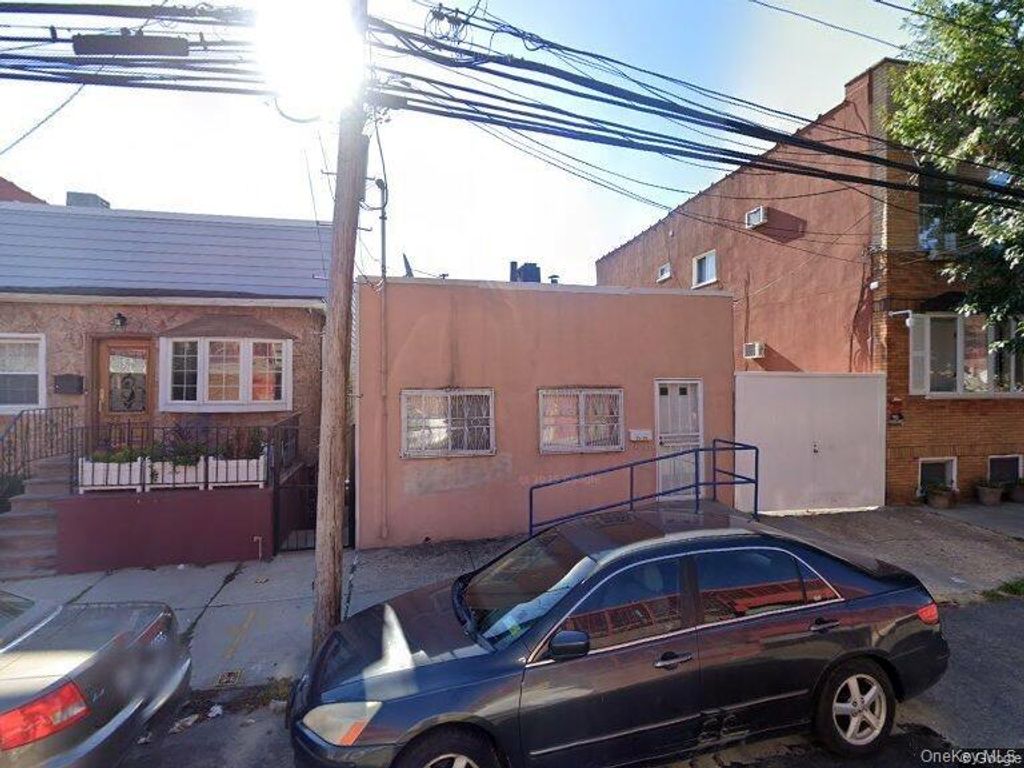 33-73 10th Street, Astoria, NY 11106