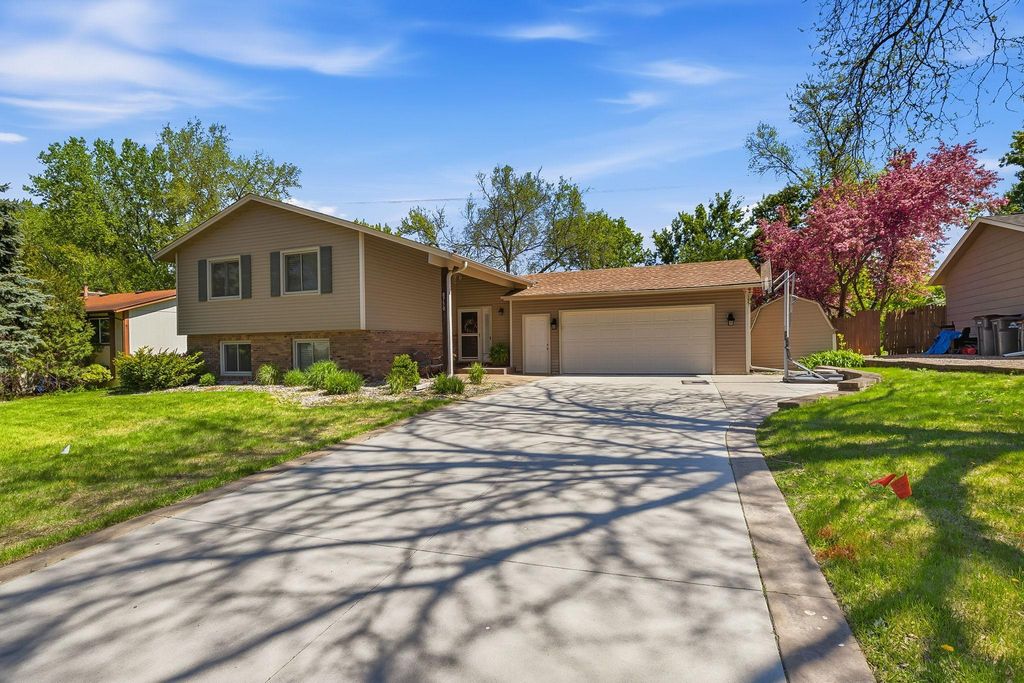 8750 Darnel Road, Eden Prairie, MN 55344