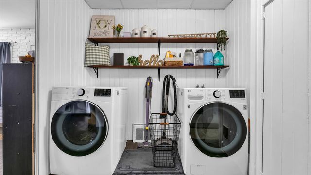 211 Brush Avenue, Urbana, IA 52345