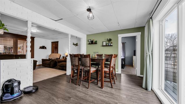 211 Brush Avenue, Urbana, IA 52345