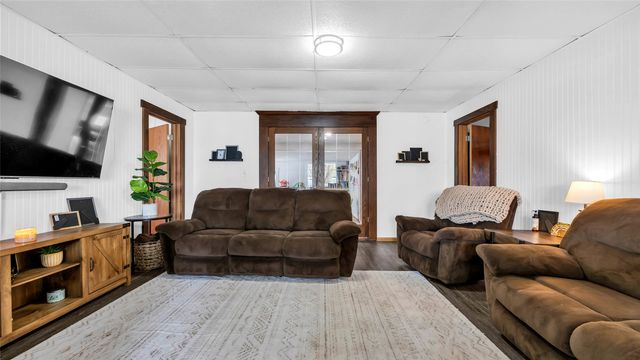 211 Brush Avenue, Urbana, IA 52345