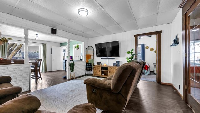 211 Brush Avenue, Urbana, IA 52345