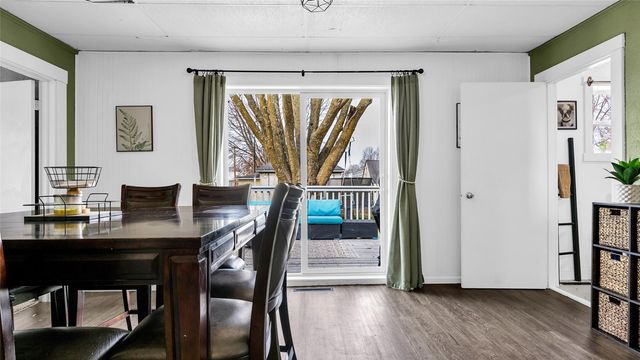 211 Brush Avenue, Urbana, IA 52345