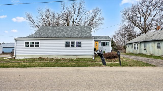 211 Brush Avenue, Urbana, IA 52345