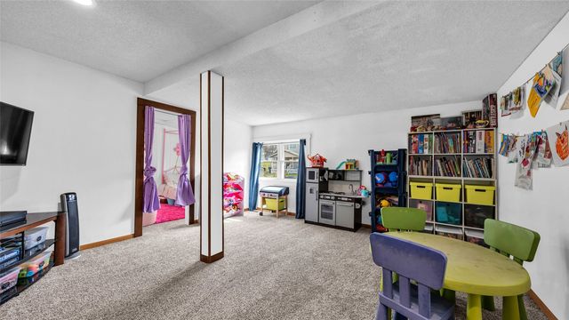 211 Brush Avenue, Urbana, IA 52345