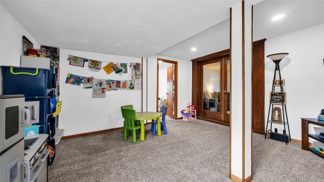 211 Brush Avenue, Urbana, IA 52345