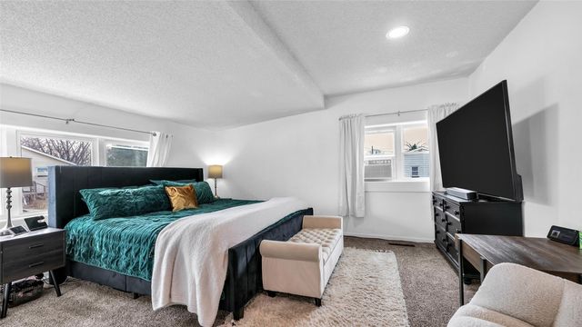 211 Brush Avenue, Urbana, IA 52345