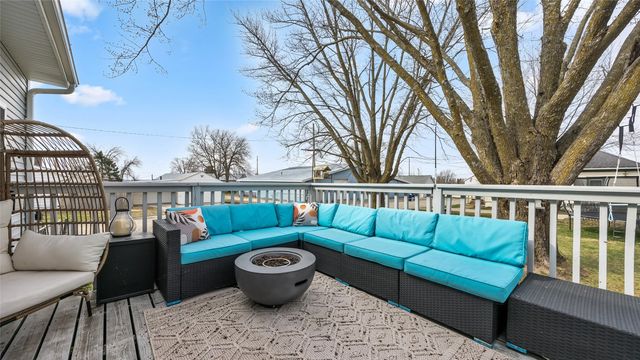 211 Brush Avenue, Urbana, IA 52345