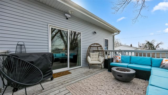 211 Brush Avenue, Urbana, IA 52345